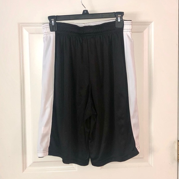 BASKETBALL INTERCHANGEABLE SHORTS BLACK + WHITE - Picture 1 of 3